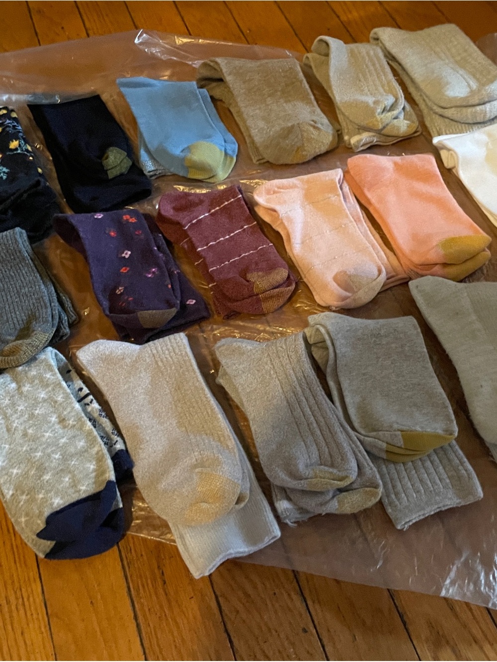Women’s 18 PAIRS of Socks - Beige, Pink, Purple, Blue, Gray, Peach (size 7-9 )